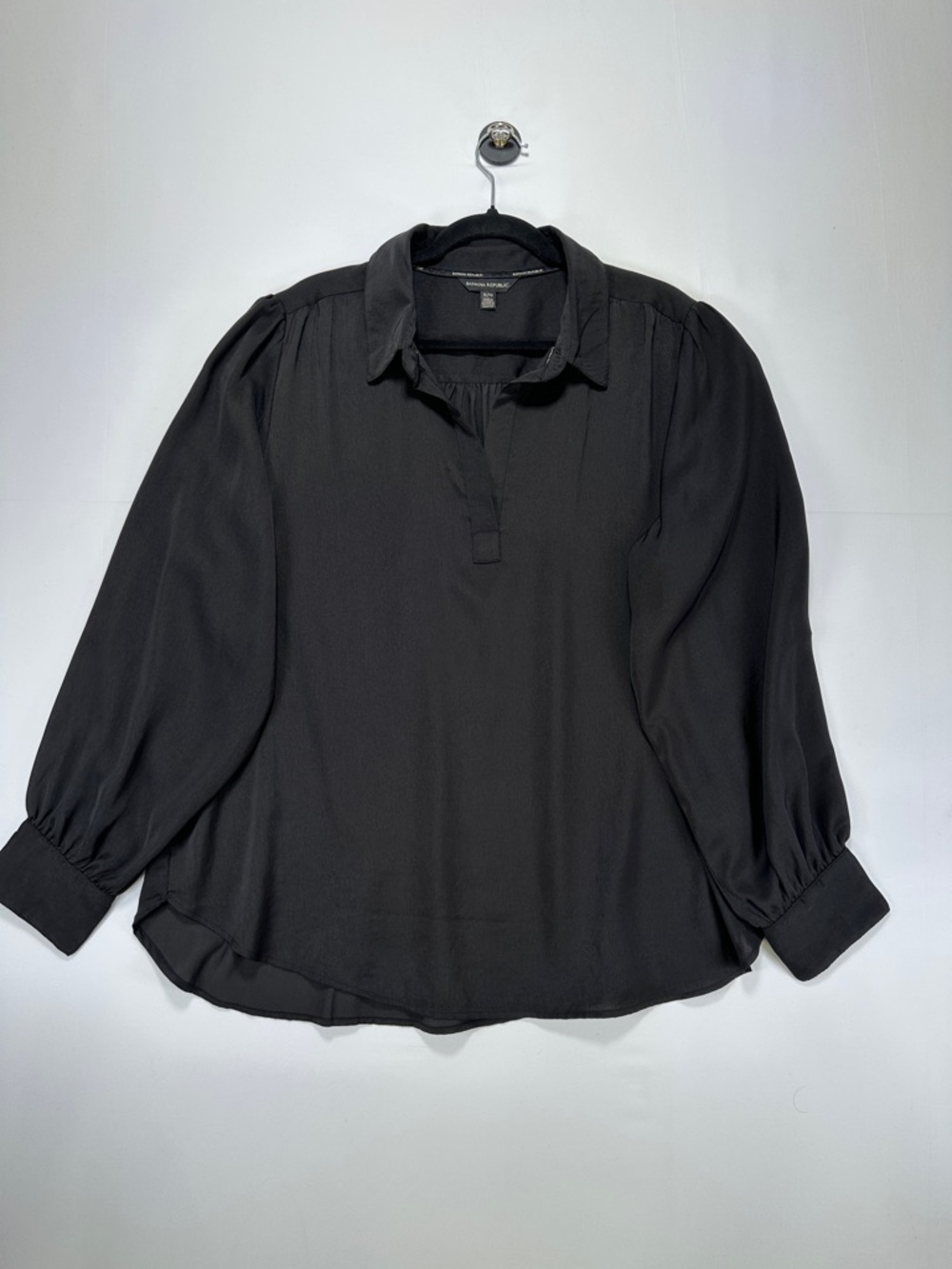 Banana Republic Satin Blouse Relaxed Fit Curved Hem Black Workwear Size XL